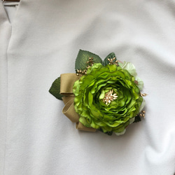 グリーン色のコサージュ髪飾りにも　卒業式入学式結婚式　ケース付き　アーティフィシャルフラワー 5枚目の画像
