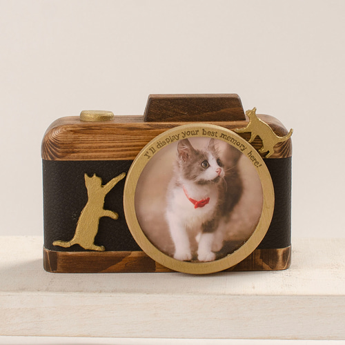 猫の絵　フレームごと　　イギリス製 猫の日2025 猫好きな方へ！木工フォトフレーム フェイクレザーと