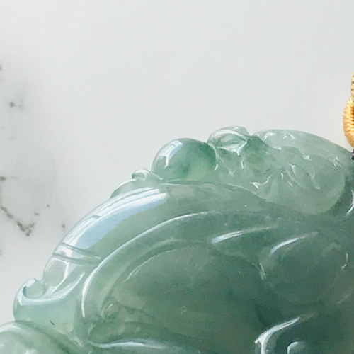 P00-001] ジェイド JADE ヒスイ 本翡翠 ペンダント 彫刻 天然石 一点物