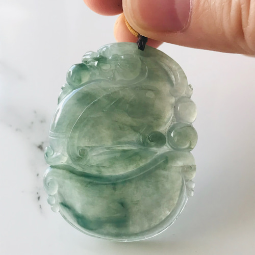 P00-001] ジェイド JADE ヒスイ 本翡翠 ペンダント 彫刻 天然石