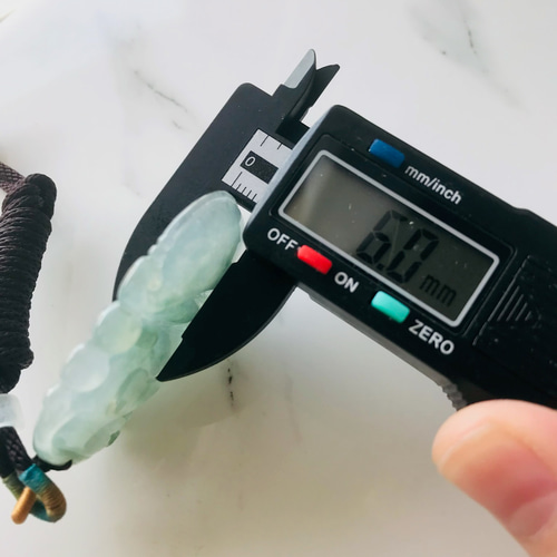 天然石翡翠原石　極細工彫刻高氷種ヒスイ　アンティークヒスイペンダント 天然石翡翠原石 極細工彫刻高氷種ヒスイ アンティークヒスイ