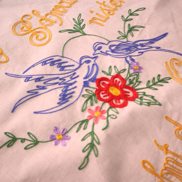 ドイツのヴィンテージ/二羽のツバメとお花の刺繍 カーテン・オーバータオル(ヴィンテージ) 8枚目の画像