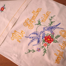ドイツのヴィンテージ/二羽のツバメとお花の刺繍 カーテン・オーバータオル(ヴィンテージ) 9枚目の画像