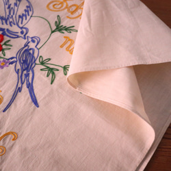 ドイツのヴィンテージ/二羽のツバメとお花の刺繍 カーテン・オーバータオル(ヴィンテージ) 15枚目の画像