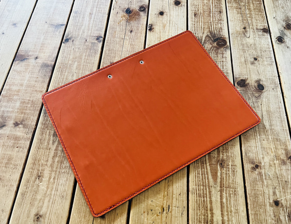 即発送　ハンドメイド　レザーバインダー　横型　オレンジ　A4 イタリアンレザー　栃木レザー　革　バインダー　手縫い 3枚目の画像