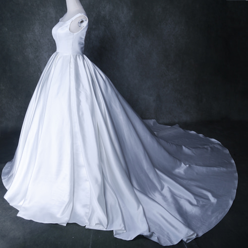 スクエアネック フランス風 ウエディングドレス くるみボタン  