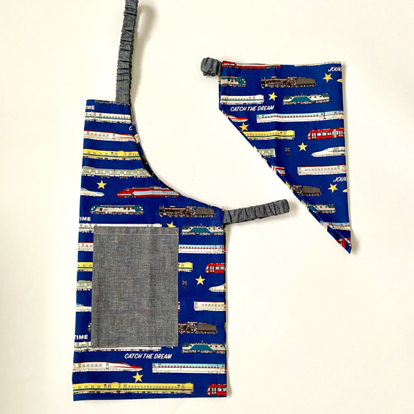 電車柄☆100〜110こどもエプロン、三角巾、巾着3点セット 2枚目の画像