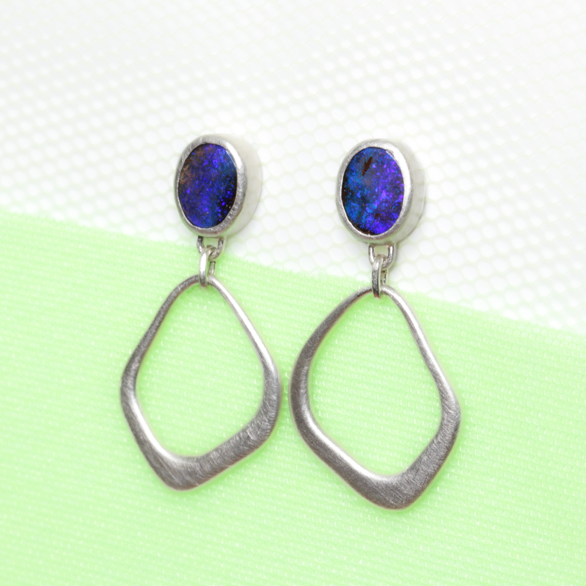 オーストラリア産ボルダーオパール・ピアス《sprit-swing》