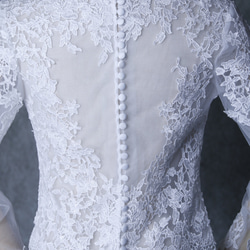 ボレロ ウェディングドレス 可憐な花刺繍のトップス  ロングスリーブ  くるみボタン  細見えシルエット 7枚目の画像