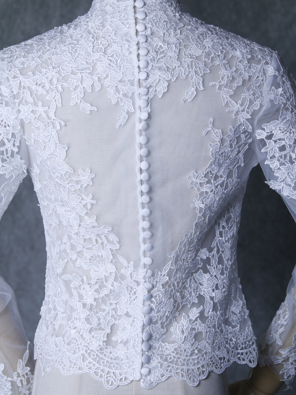 ボレロ ウェディングドレス 可憐な花刺繍のトップス  ロングスリーブ  くるみボタン  細見えシルエット 7枚目の画像