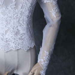 ボレロ ウェディングドレス 可憐な花刺繍のトップス  ロングスリーブ  くるみボタン  細見えシルエット 6枚目の画像