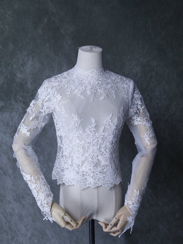 ボレロ ウェディングドレス 可憐な花刺繍のトップス  ロングスリーブ  くるみボタン  細見えシルエット 1枚目の画像