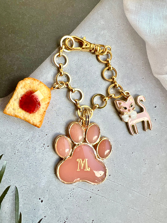猫】イニシャルオーダ 肉球 バッグチャーム ミニチュアパン