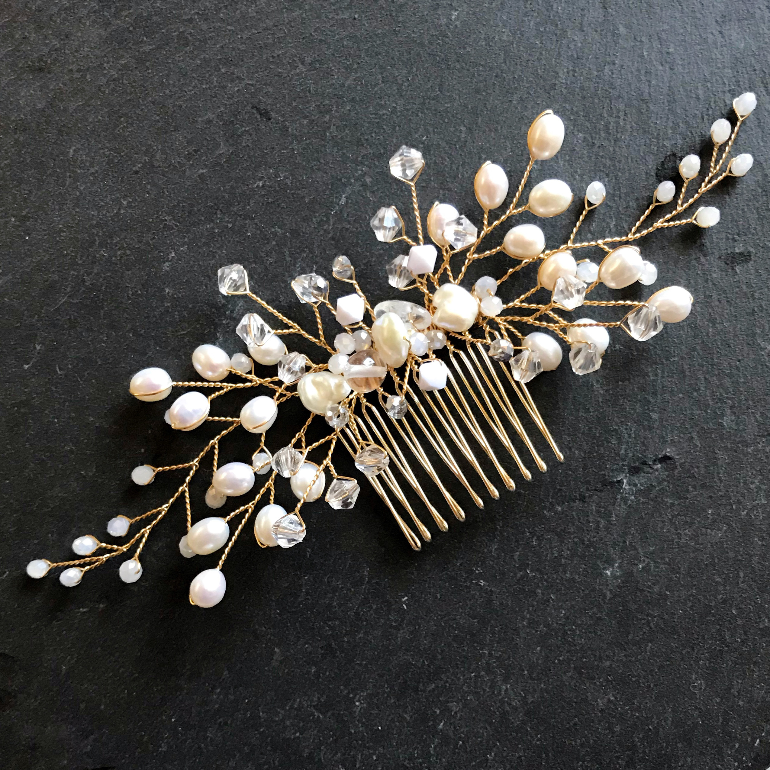 淡水パールとクリスタルの華やかヘアコーム ヘッドドレス･結婚式･ウェディング･花嫁･お呼ばれ･着物･和