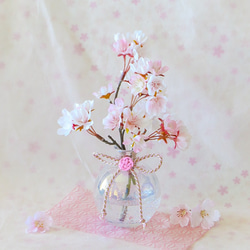 桜 ～ 山桜 ・ 桜色のシャボングラスに活けた可憐な桜と透明感を楽しむフラワーインテリア・【無料ラッピング】 1枚目の画像