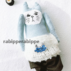 こまり顔猫　ぬいぐるみ　節分　鬼　刺繍  1匹 パステルブルー　羊毛　恵方巻き付き　rabippe 1枚目の画像