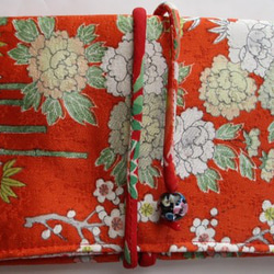 ７５５１　花柄の着物で作った和風財布・ポーチ＃送料無料 1枚目の画像