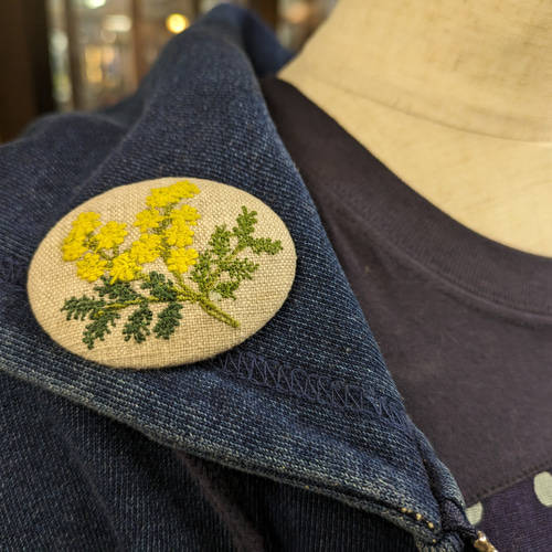 刺繍ブローチ ミモザ オーバル型 横振りミシン ブローチ 手づくり工房