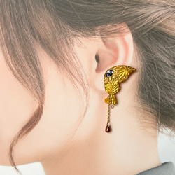 花と蝶の夢幻　クリップイヤリング（ゴールド）｜金属アレルギー対応 5枚目の画像