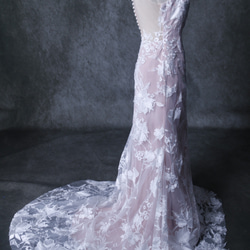 ウェディングドレス  ピンク  贅沢な小花総レース  マーメイドライン  ノースリーブ  披露宴/結婚式 3枚目の画像