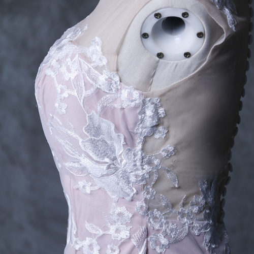 ウェディングドレス ピンク 贅沢な小花総レース マーメイドライン  