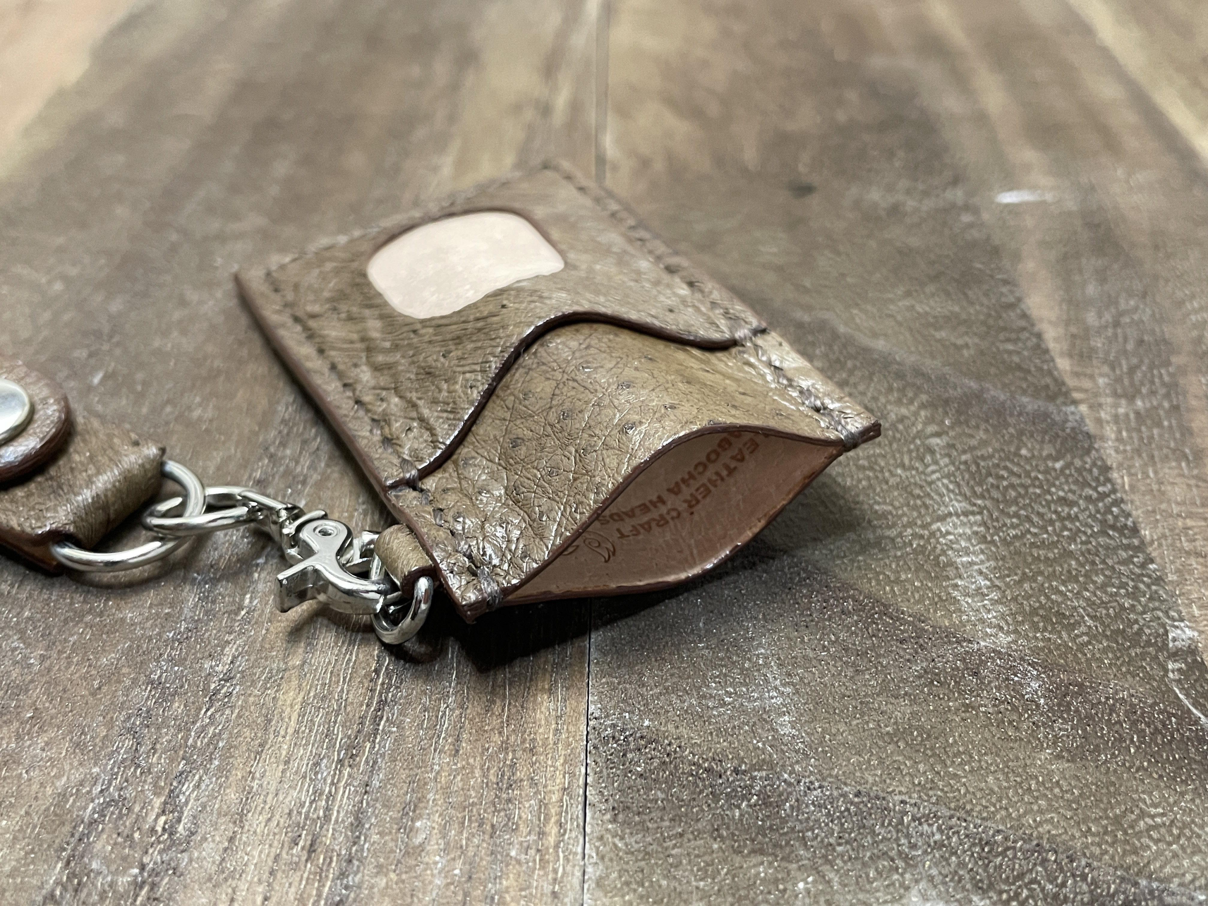 オーストリッチのループ付き切符ホルダー