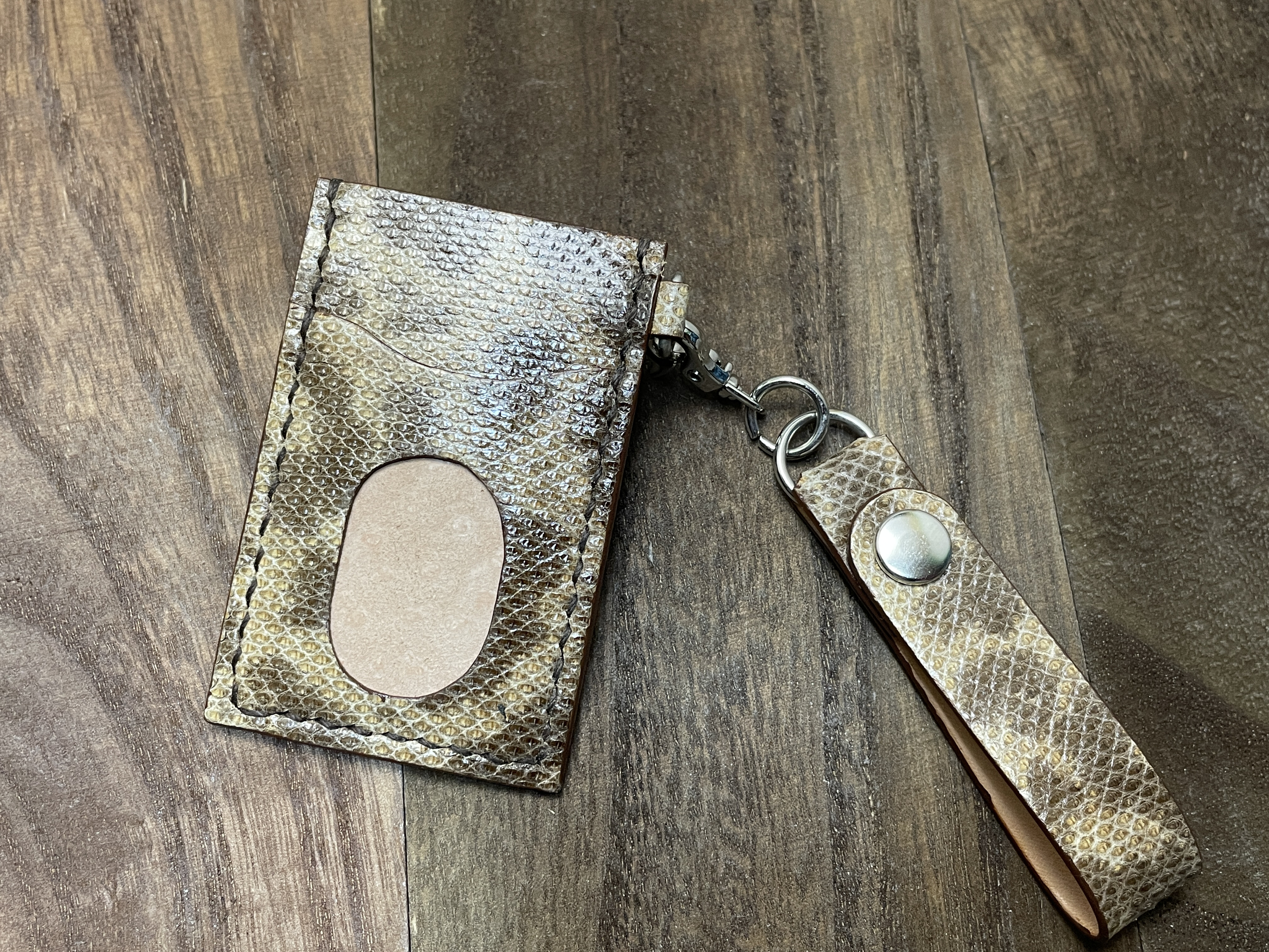 カロングのループ付き切符ホルダー カロングのループ付き切符ホルダー