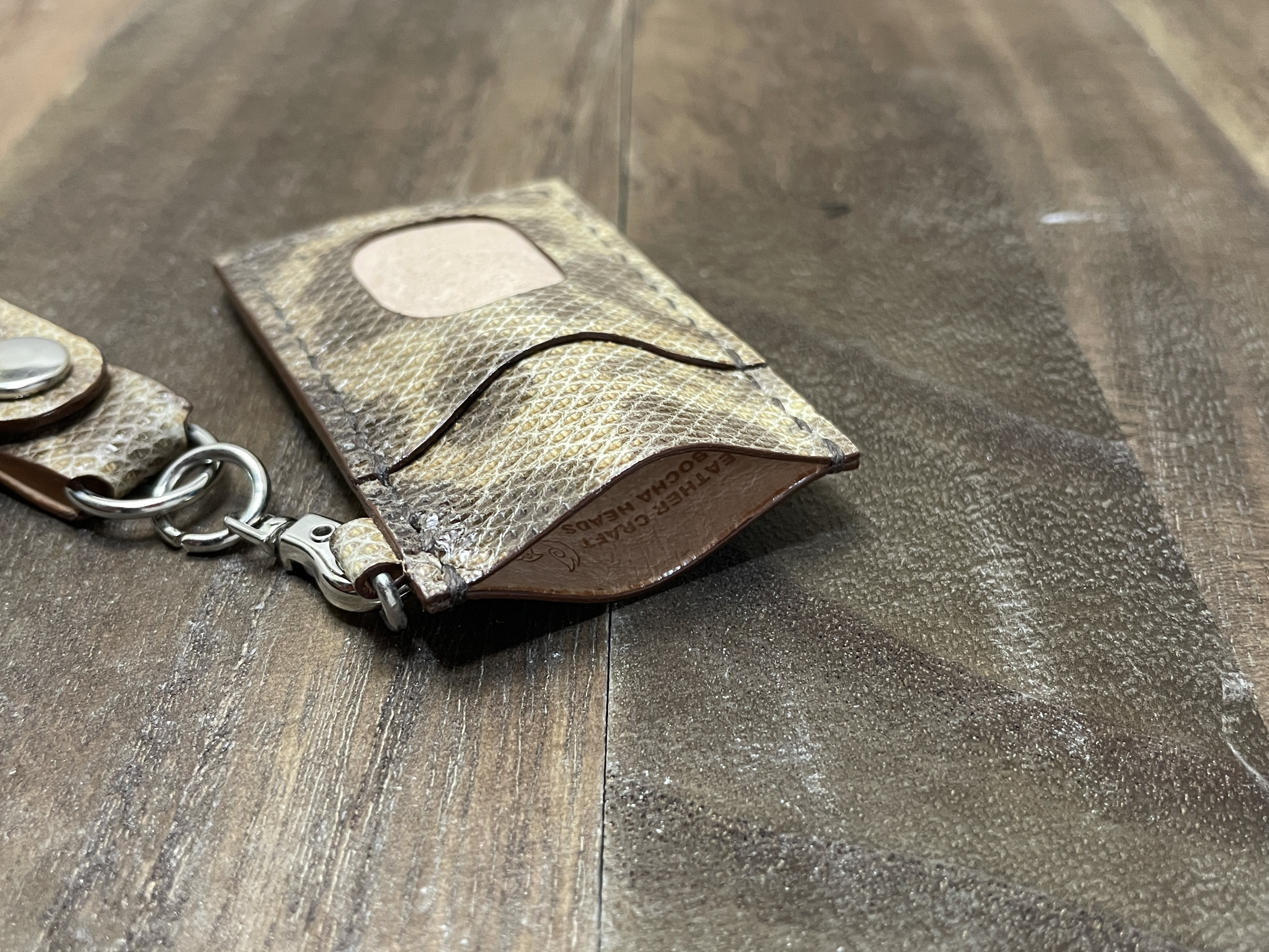 カロングのループ付き切符ホルダー