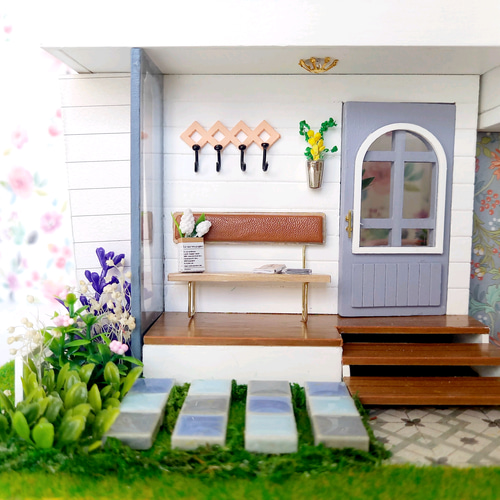 日差しが降り注ぐ家』ミニチュアドールハウスの完成品です その他