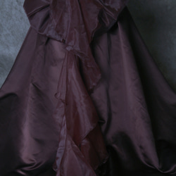 カラードレス ブラウン オフショルダー 編み上げ リボン 光沢サテン アンティークなドレス ブライダル 9枚目の画像