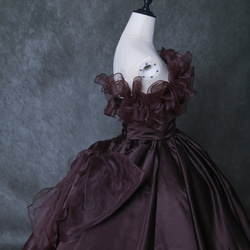カラードレス ブラウン オフショルダー 編み上げ リボン 光沢サテン アンティークなドレス ブライダル 7枚目の画像