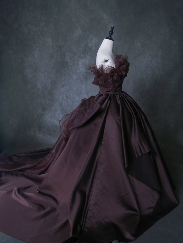 カラードレス ブラウン オフショルダー 編み上げ リボン 光沢サテン アンティークなドレス ブライダル 4枚目の画像
