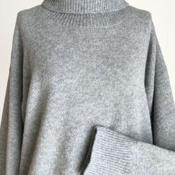 ヘザーグレーのハイネックセーター アンゴラ混ウール100% 6枚目の画像