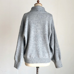 ヘザーグレーのハイネックセーター アンゴラ混ウール100% 4枚目の画像