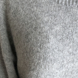 ヘザーグレーのハイネックセーター アンゴラ混ウール100% 7枚目の画像