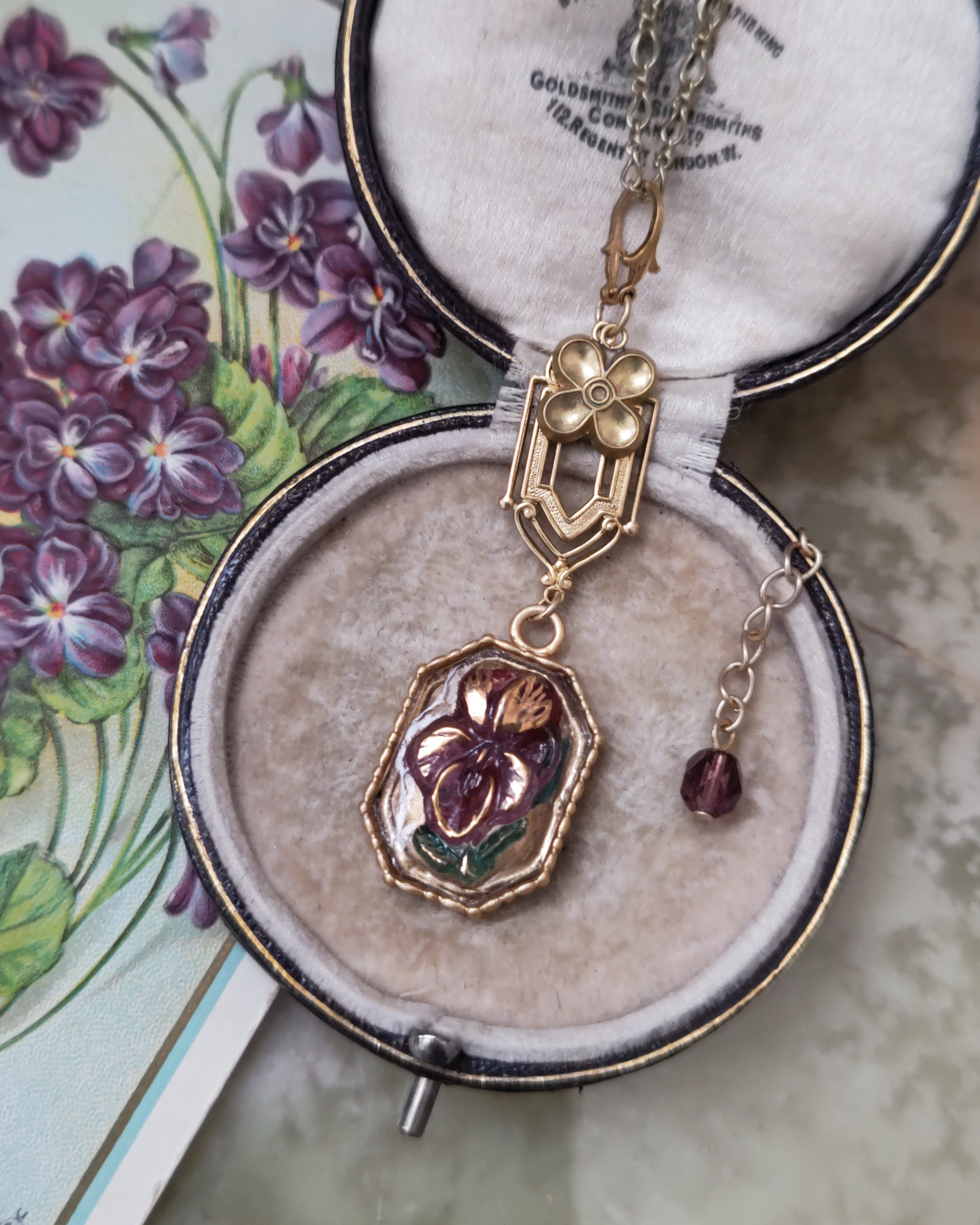 チェコガラス　ビオラ　ペンダント　ゴールド