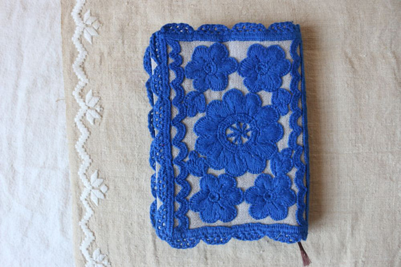 イーラーショシュのブックカバー（ダリアと４つのバラ／small） 2枚目の画像