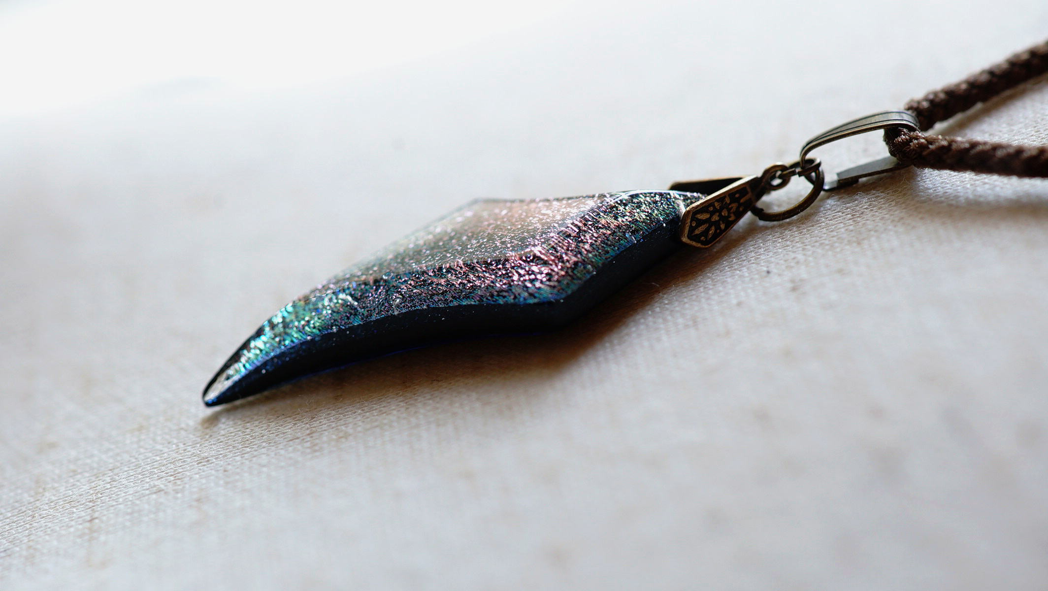 Mysterious dichroic claw