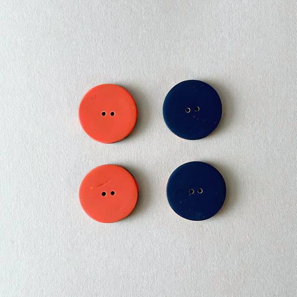 20mm市松模様ボタン バラ売り 二つ穴 洗濯OK レトロ 個性的 大きめ オレンジ 紺色 リバーシブル 和風 和柄 2枚目の画像