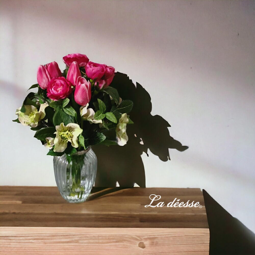 お洒落に飾るチューリップとローズ_フレンチテイストアレンジ綺麗に咲き続けるウォーターアレンジ【Creema限定】