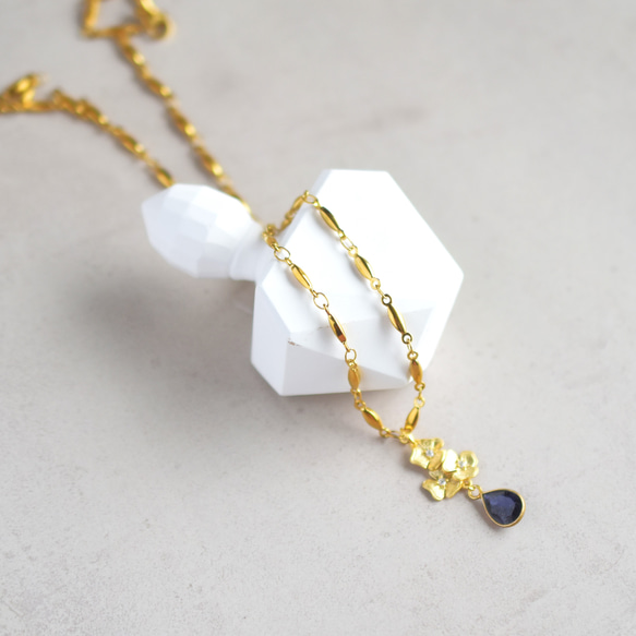 [僅剩 2 件] Flower Charm AAA 堇青石 18K 鍍金框架醫用不鏽鋼項鍊 第7張的照片