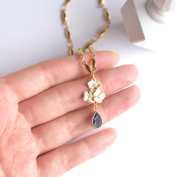 [僅剩 2 件] Flower Charm AAA 堇青石 18K 鍍金框架醫用不鏽鋼項鍊 第2張的照片