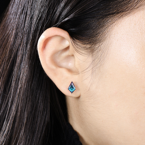 6月の誕生石 アレキサンドライト ピアス カラーチェンジストーン