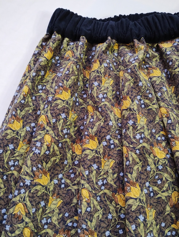 大人の花柄 コーデュロイのスカート 2枚目の画像