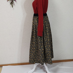 大人の花柄 コーデュロイのスカート 5枚目の画像