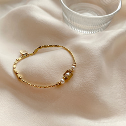 純白歐蕾- 珍珠黃銅手環 第2張的照片
