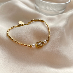 純白歐蕾- 珍珠黃銅手環 第4張的照片