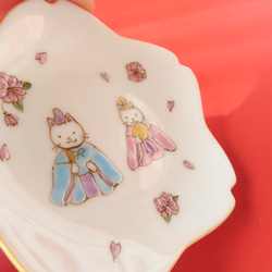 猫のお雛様　桜の小皿　手描きの器 4枚目の画像