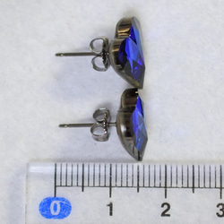 【數量有限】施華洛世奇甜心單隻耳環（百慕達藍鈦柱） 第5張的照片