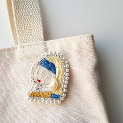 ✳︎ 真珠の耳飾りの少女 フェルメール ✳︎ ビーズ 刺繍 ブローチ 2枚目の画像